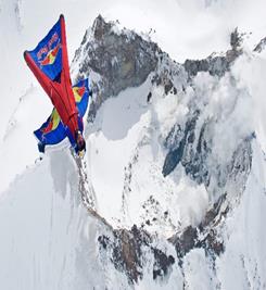 Hombre pajaro Red Bull